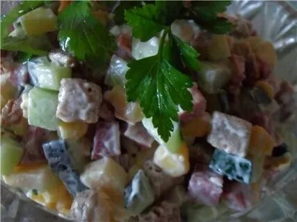 Салат сухари колбаса огурец