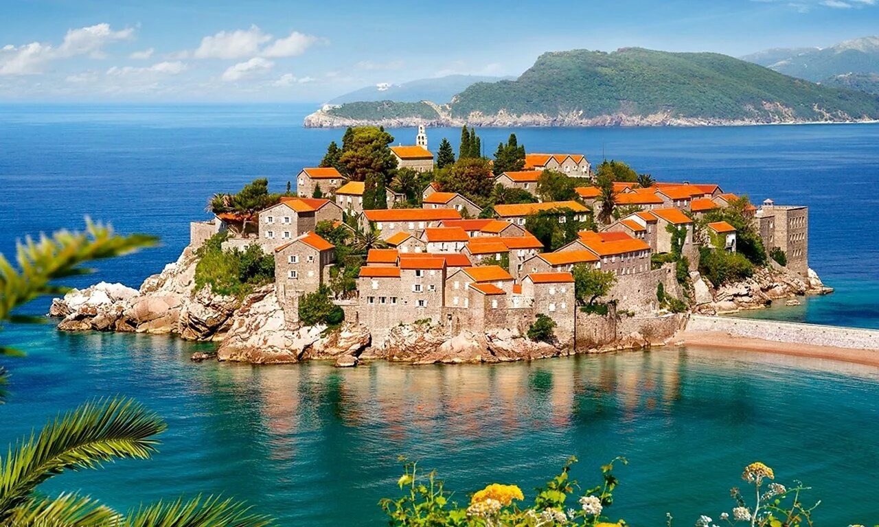 Монтенегро остров Святого Стефана. Sveti Stefan Черногория.