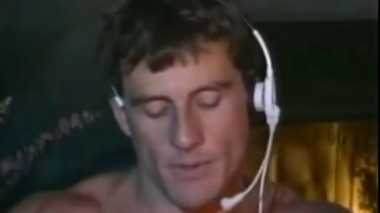 Ok give me. Give me. Give me sugar. Стив рэмбо в наушниках. Give me five.