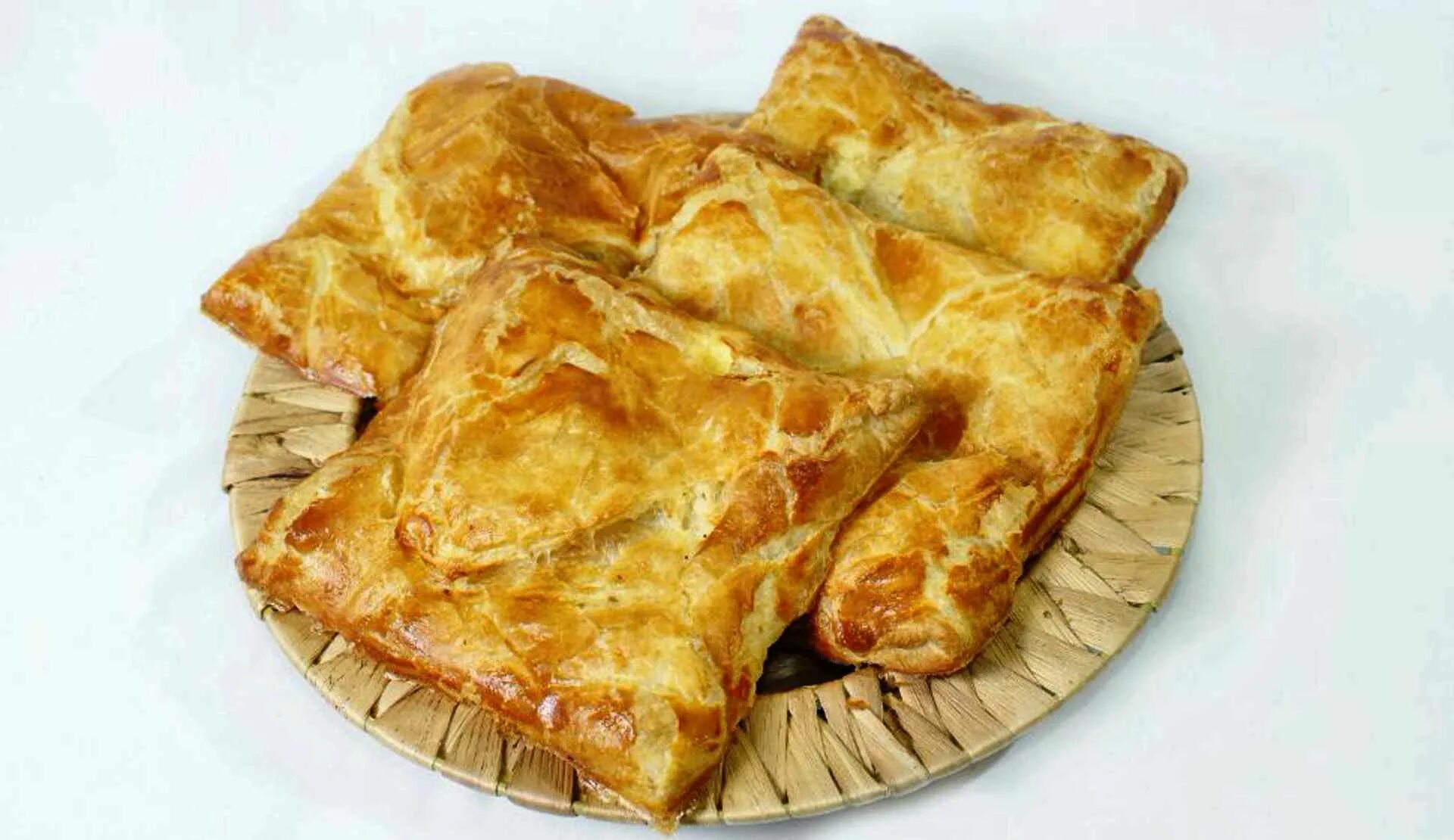 Хачапури ачма. Хачапури с творогом и сыром в духовке из дрожжевого. Хачапури пеновани. Рачули хачапури. Хачапури с творогом с слоеном тесте.