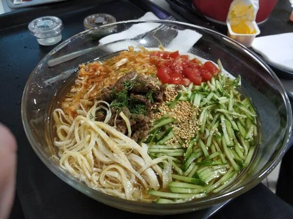 Кукси мун. Корейский холодный суп кукси. Корейский холодный суп кукси. Кукси по-корейски. Корейское кукси.