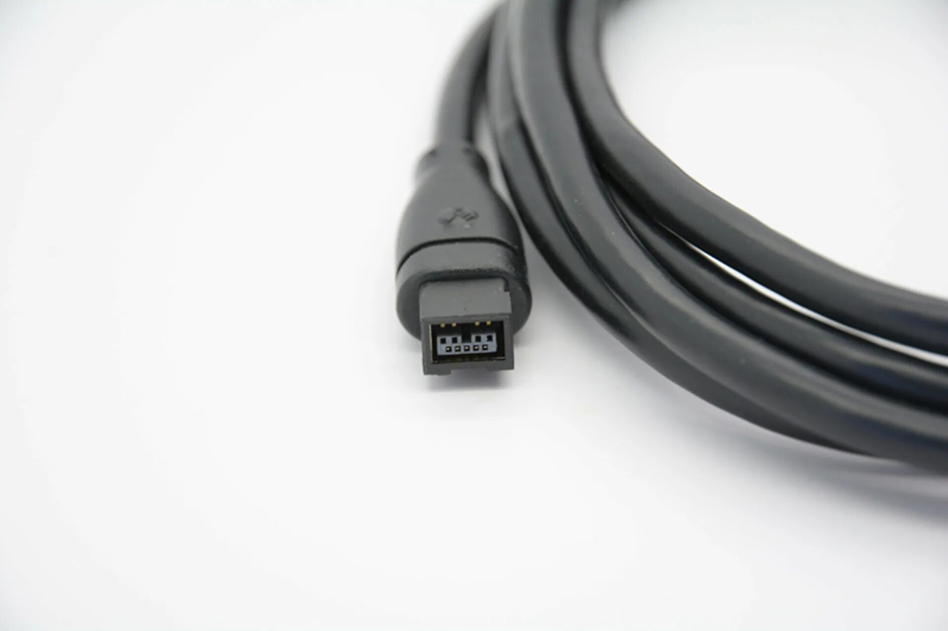 Разъём firewire ieee 1394. Интерфейсы ieee. Firewire (ieee-13 94). Внешний вид шины ieee 1394. Характеристики usb и ieee 1394.