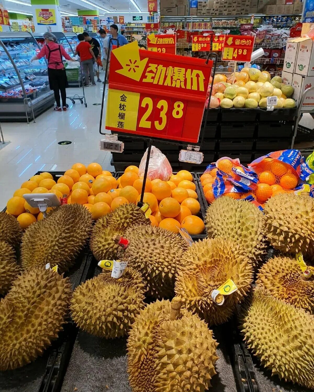 Китайские фрукты название. Китайские фрукты. Китайский экзотический фрукт. Фрукты и овощи на китайском. Фруктовый рынок в Китае.