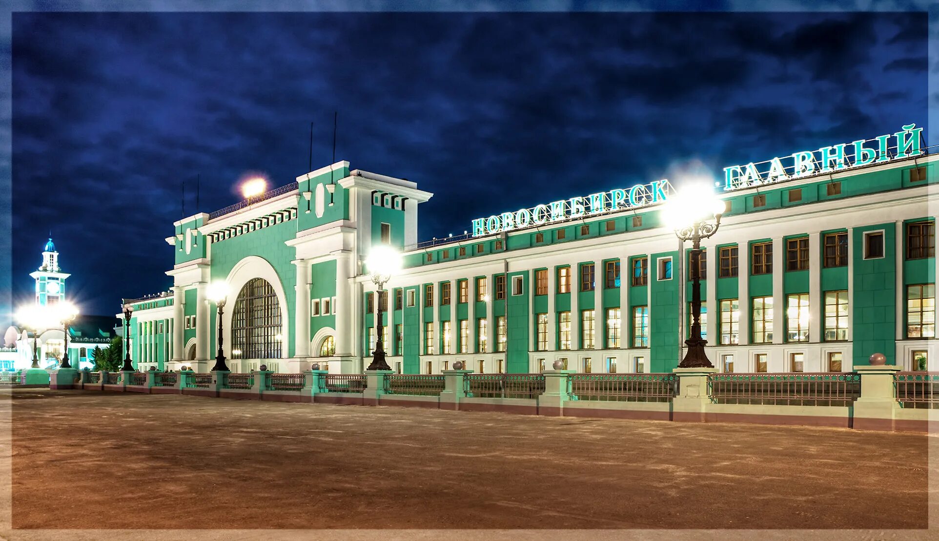 Вокзал новосибирск главный сайт. Новосибирский главный вокзал главный Новосибирск. Вокзал железнодорожной станции Новосибирск-главный. Железнодорожный вокзал Новосибирск главный. Новосибирск ЖД вокзал г Новосибирск.