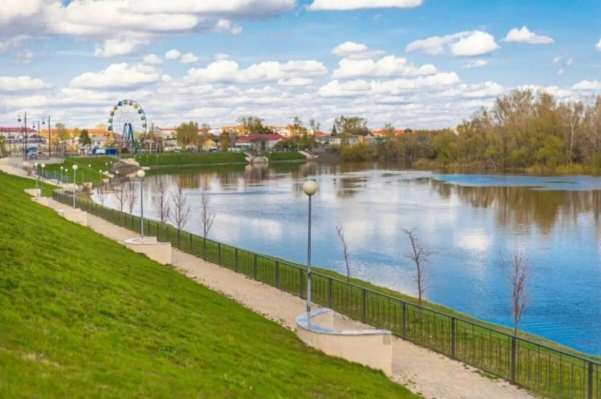 I love the beauty of Russian rivers. Their strength is great. The sun is burning