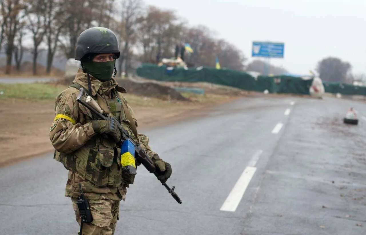 На украине ввели чп. Украинская армия. Фото украинских солдат.