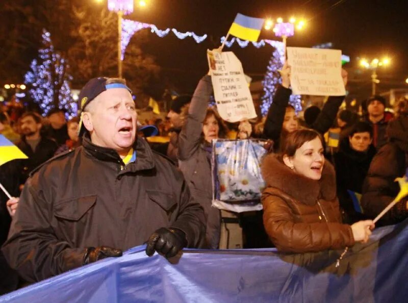 митинг в донецке 2014. митинги на донбассе 2014. митинги 2014. митинги на донбассе 2014. митинги март 2014 года донецк.