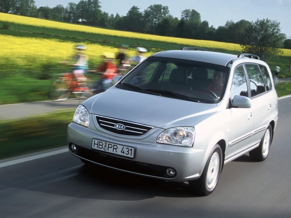 Kia carens 2. Киа Каренс 2002. Kia Carens 1 поколение. Кия Каренс 2002-2006.