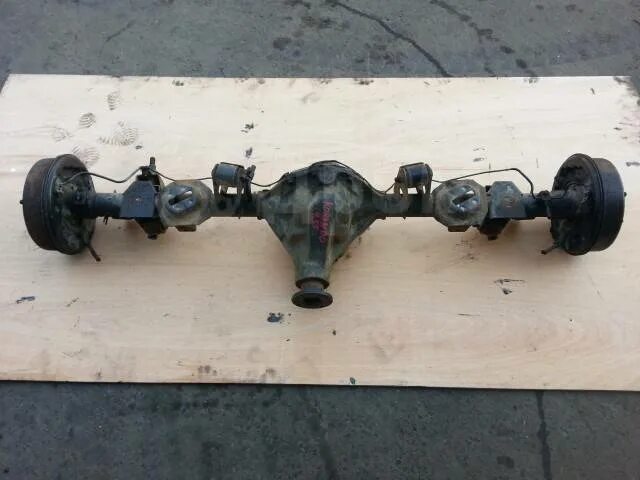 Мост 4wd задний. Мост 4wd задний. Задний мост митсубиси кантер. Сузуки самурай мосты. Мост 4wd задний.