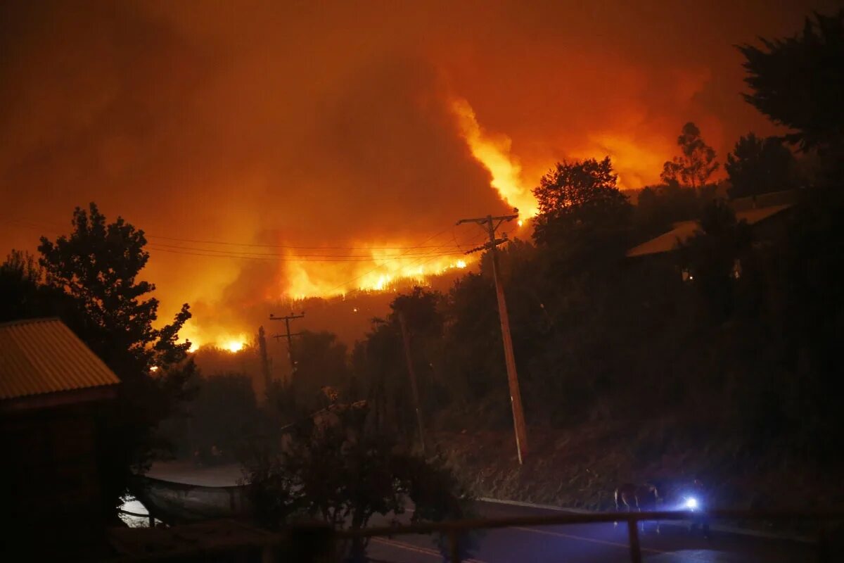 Ущерб от пожара третьим лицам. Пожар в Чили. Пожары в истории Чили. Экономический ущерб от пожара. Чили в огне.