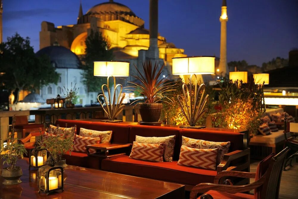 Стамбул времена года. ФО Сизонс Стамбул. Four Seasons Hotel Стамбул. Four Seasons Hotel Istanbul at Sultanahmet. Терраса Rooftop Стамбул.