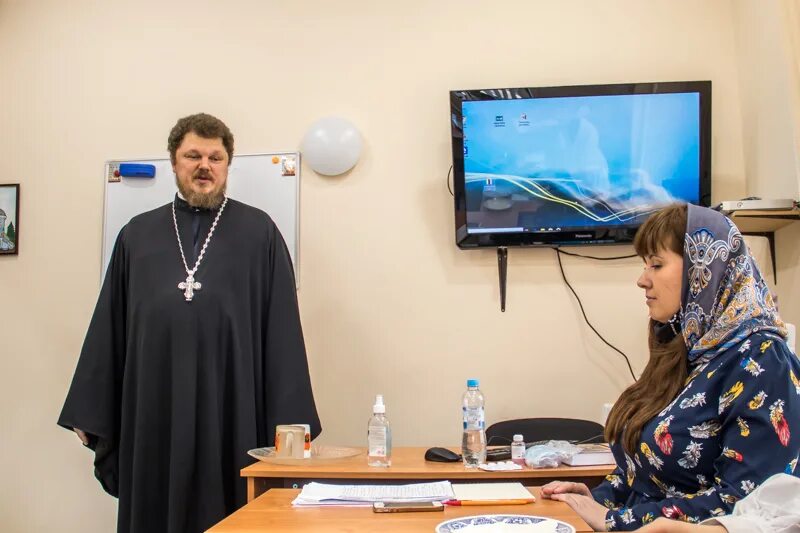 руководитель воскресной школы