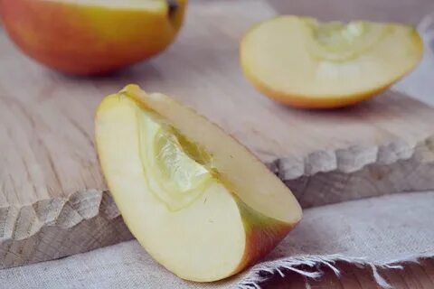 Apple pieces