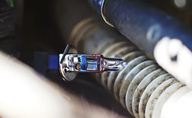 Лампа ближнего света рено меган 2. Рено меган дальний свет. Renault megane 2 лампочки ближнего света. Дальний свет меган 2. Лампа дальнего света megane 2.