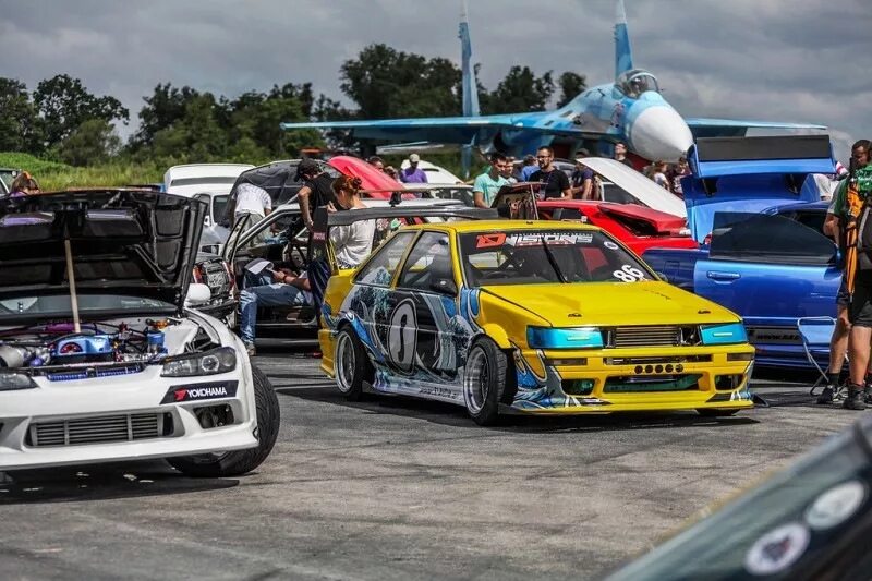 Стиль itasha. Японские стрит машины. 300zx корч. Nissan skyline jdm japan 90s vhs. Nissan skyline s2000 gtr.