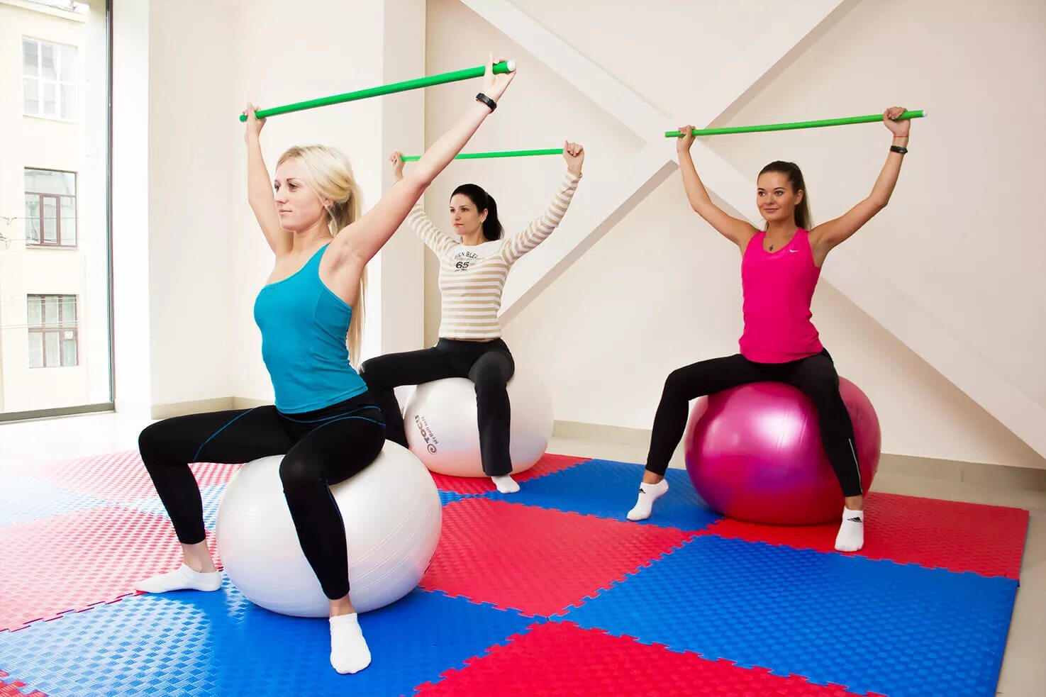 Китайская лечебная гимнастика цигун. Гимнастика евдокименко для коленных суставов. Оздоровительная гимнастика презентация. Занятия лфк. Физические упражднени.