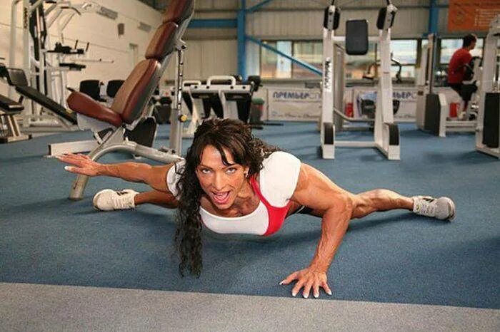 Спортсмены в движении. Подборка сильных. Спортивные девушки в зале. Спортсмен атлет. Качки в тренажерном зале.