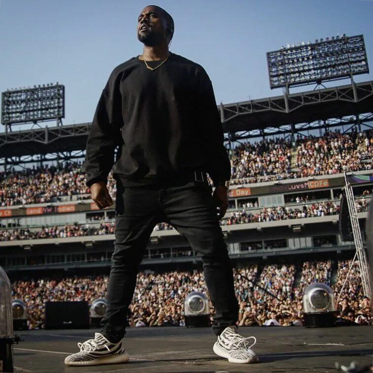 Kanye west running. Yeezy 350 kanye west. yeezy boost 350 kanye west. yeezy boost kanye west. yeezy boost канье уэст.