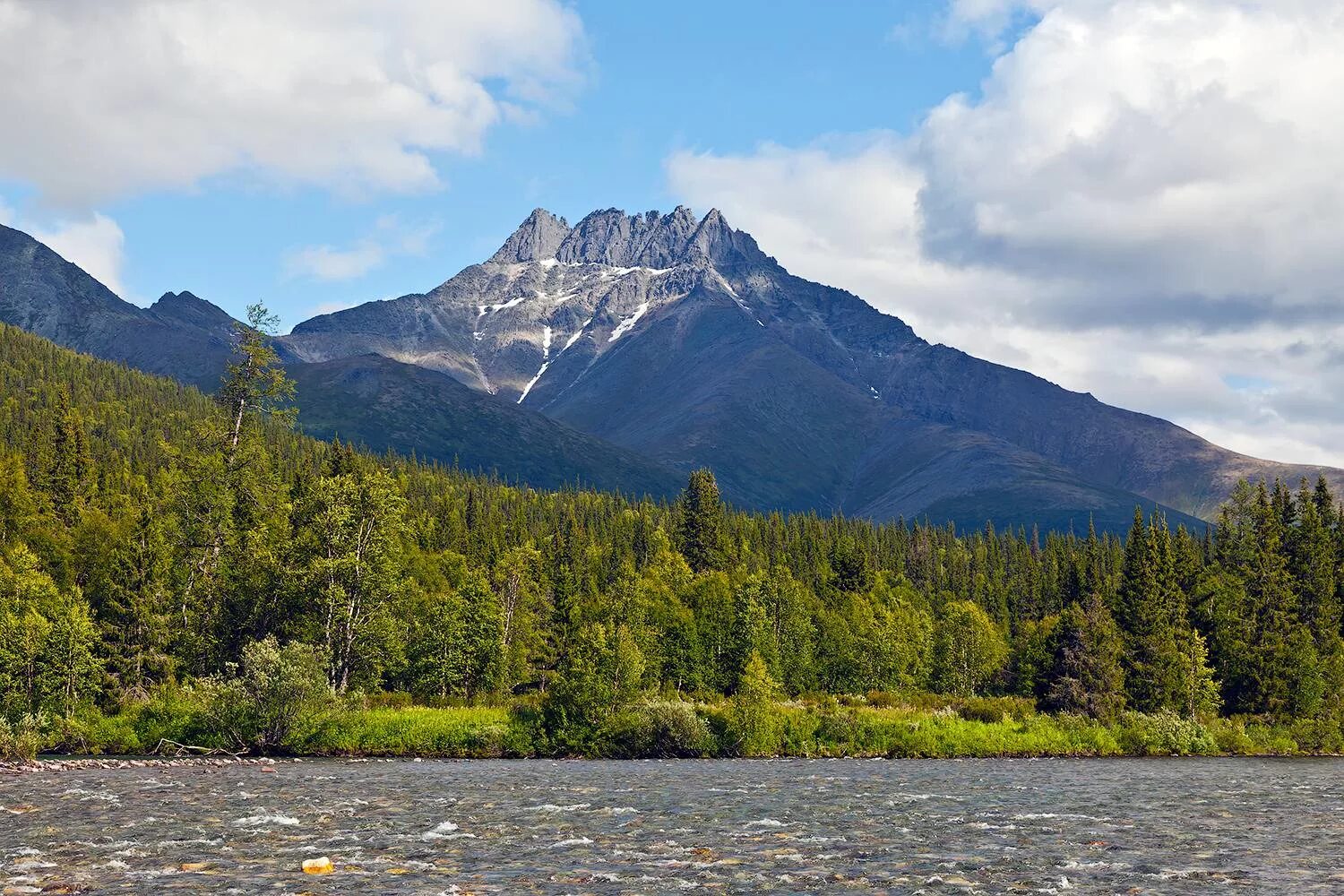 Mountain ancient mountain. Гора Манарага Республика Коми. Уральские горы Манарага. Северный Урал гора Манарага. Приполярный Урал Манарага.