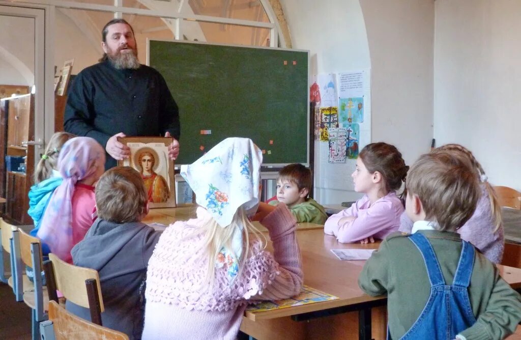 Воскресная школа сценарии праздников. Церковь с воскресной школой. Воскресная детская церковно приходская школа. Церковь для детей это Воскресная школа. СВЯТОТИХОНОВСКИЙ университет богослужения Воскресная школа.