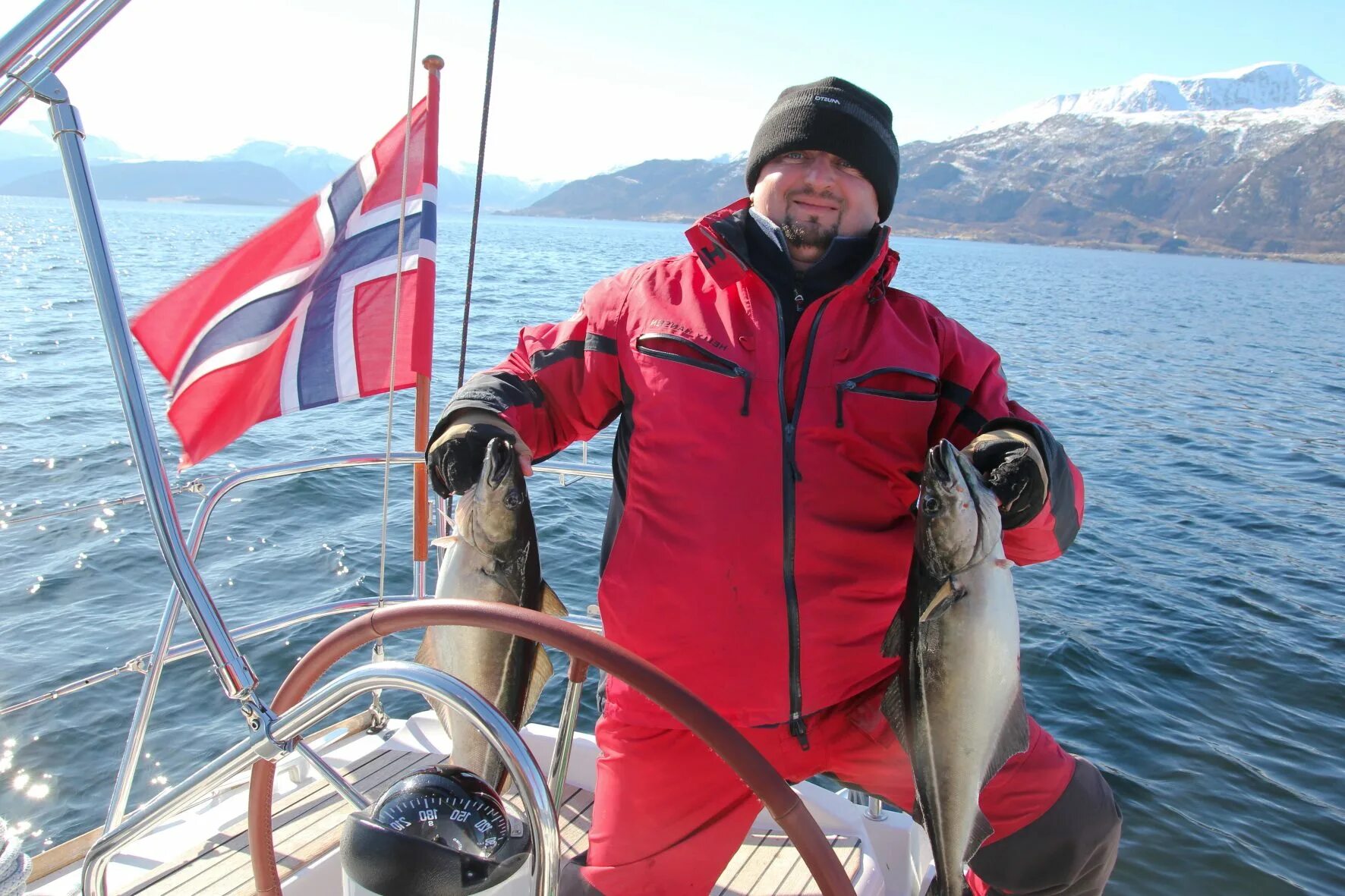 Рыболовля в Норвегии. Рыболовный промысел в Норвегии. Рыбалка во фьордах Норвегии. Морская рыбалка в Северной Норвегии.