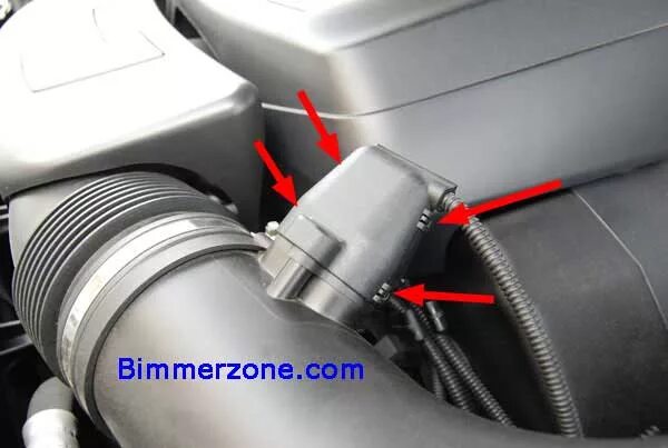 Бмв расход воздуха. Датчик расходомера воздуха BMW 116i e81. Датчик массового расхода воздуха БМВ х1 е84 n46 b20. Датчик расхода бензина на БМВ е60. БМВ е90 2.0 дизель 2007 года ДДЕ расходометор воздуха.