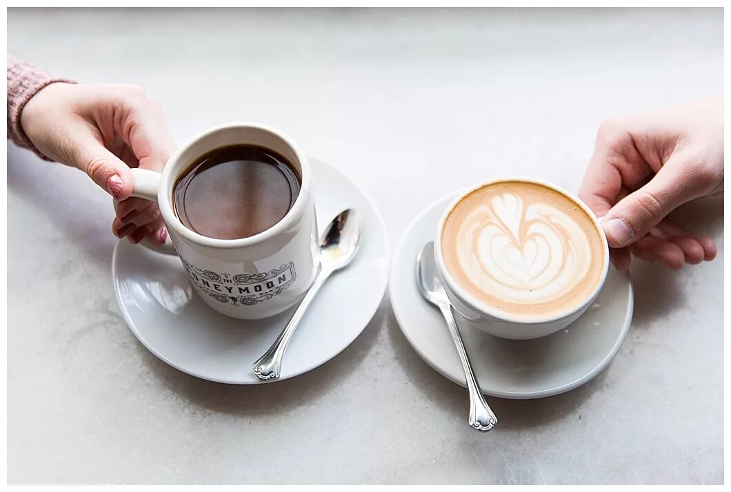 Два утра. Кофе на двоих. Две чашки кофе. Утренний кофе на двоих. Два кофе для влюбленных.