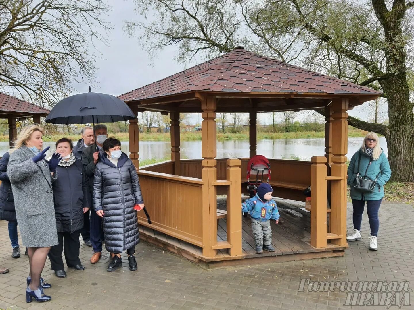 Погода в коммунаре гатчинского. Садик в Коммунар. Набережная в Коммунаре. Коммунар открытие набережной видео. В гости к Ижоре.