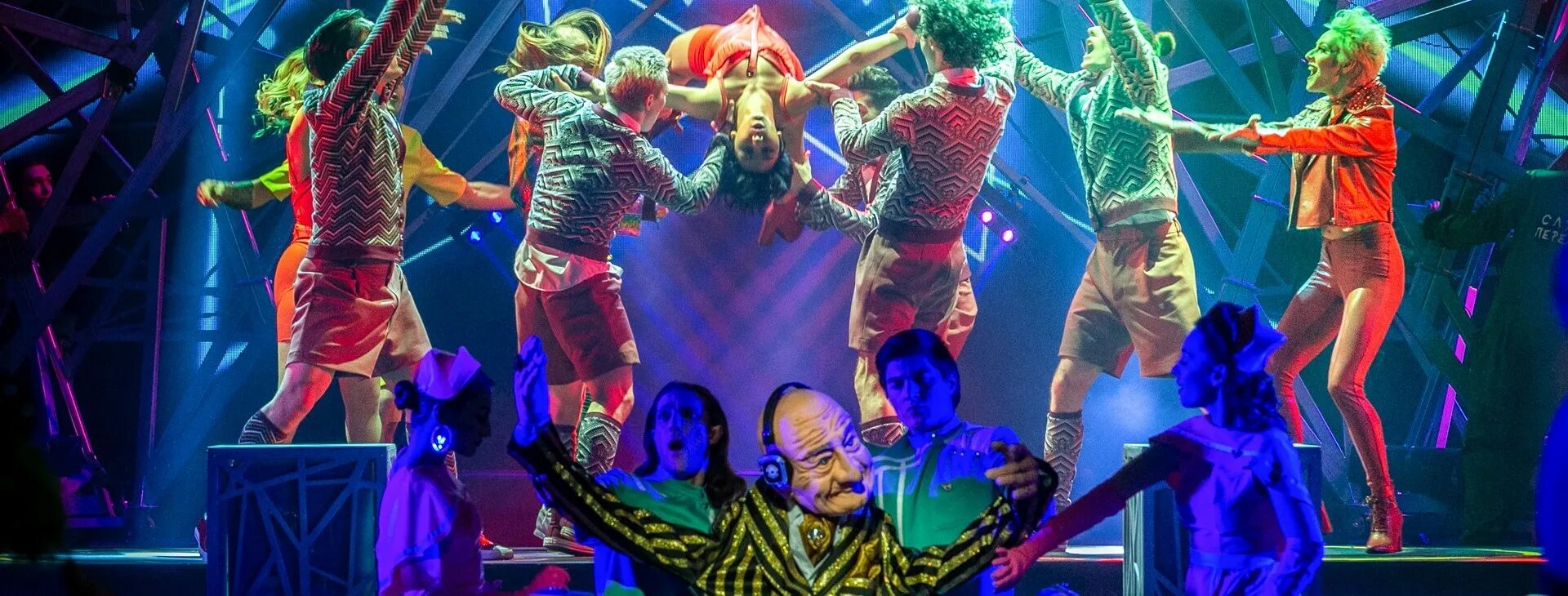 Юмористическое шоу звезды. Дело было вечером стс. Все в порядке шоу. Танцы без правил тнт участники. Большое шоу участники.