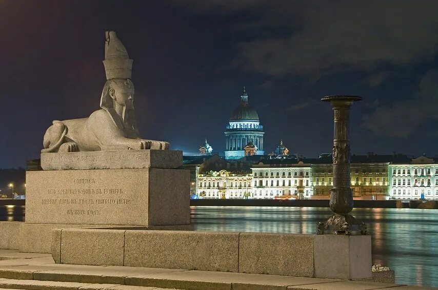 сфинксы у академии художеств в санкт-петербурге. академия художеств набережная со сфинксами в санкт-петербурге. египетский мост в санкт-петербурге обелиск. сфинксы на университетской набережной. сфинксы у академии художеств в санкт-петербурге.