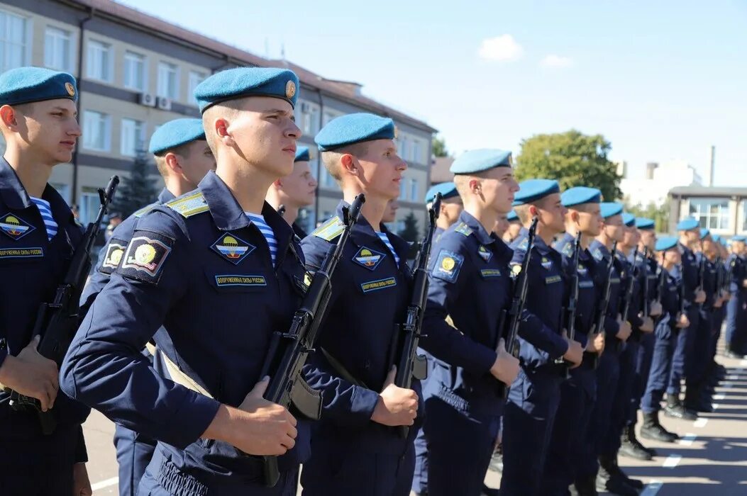 Рязанское высшее воздушно десантное училище. Присяга ВДВ Рязань 2022. Курсанты Рязанского училища. РВВДКУ. Курсанты ВДВ.