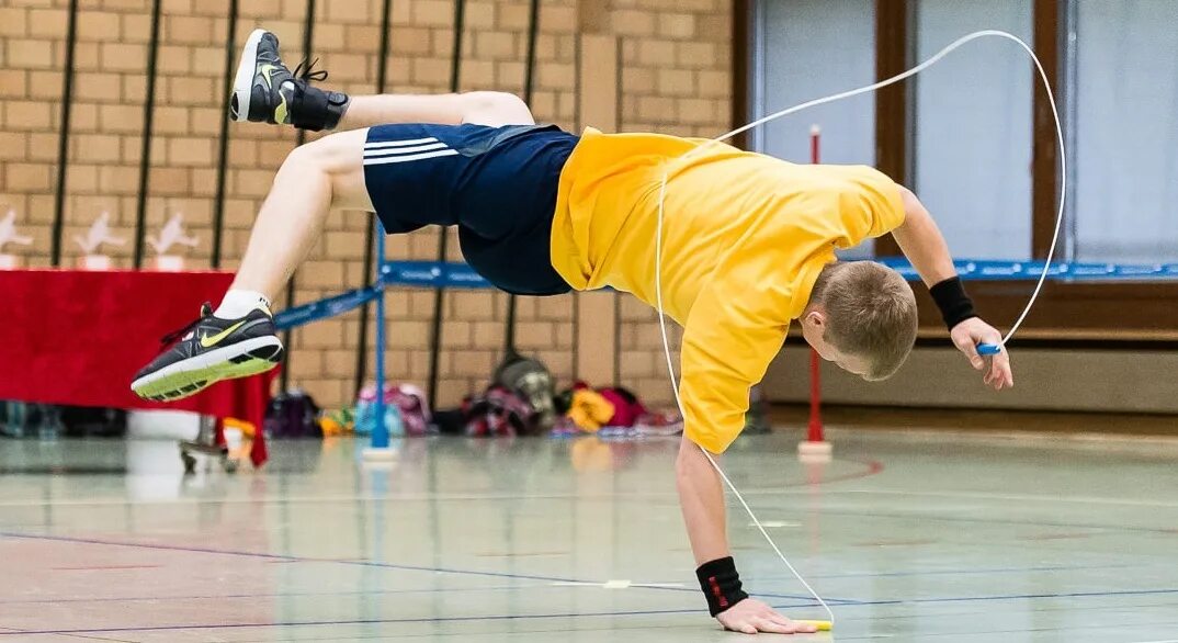 Спорт скакалка. Роуп-скиппинг аэробика. Роуп скиппинг ростов на дону. Скиппинг соревнования. Роуп скиппинг это.