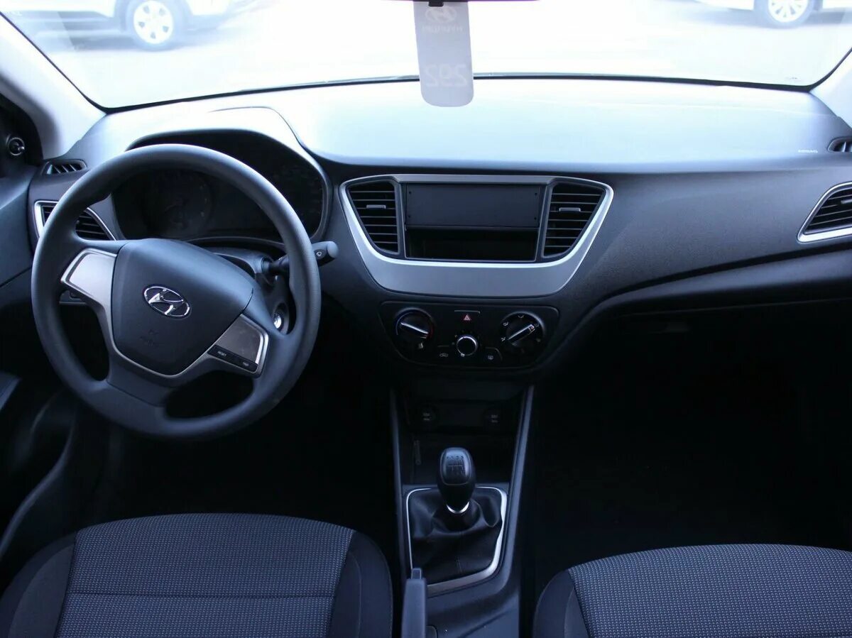 Hyundai solaris люкс комплектация салон. 4 mt. 6 at комплектация. Хендай солярис 2011 комплектации 1. 4 active plus 6at.