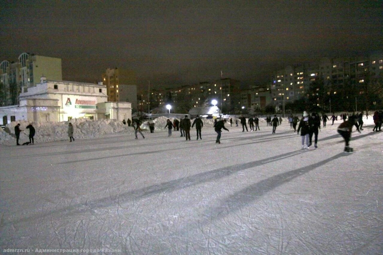 Каток рязань цена. Каток Локомотив Рязань. Стадион Локомотив Рязань каток. Каток Локомотив город Рязань. Каток в лесопарке Рязань.