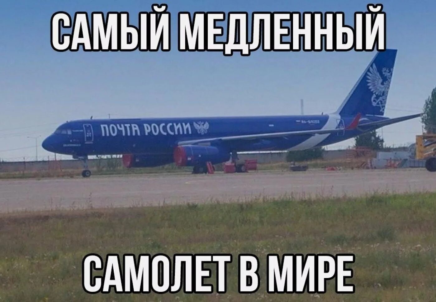 Фотосессия с самолетами на аэродроме. Девушка на фоне самолета. Фотосессия с самолетом. Самолет дура. Девушка в самолете.