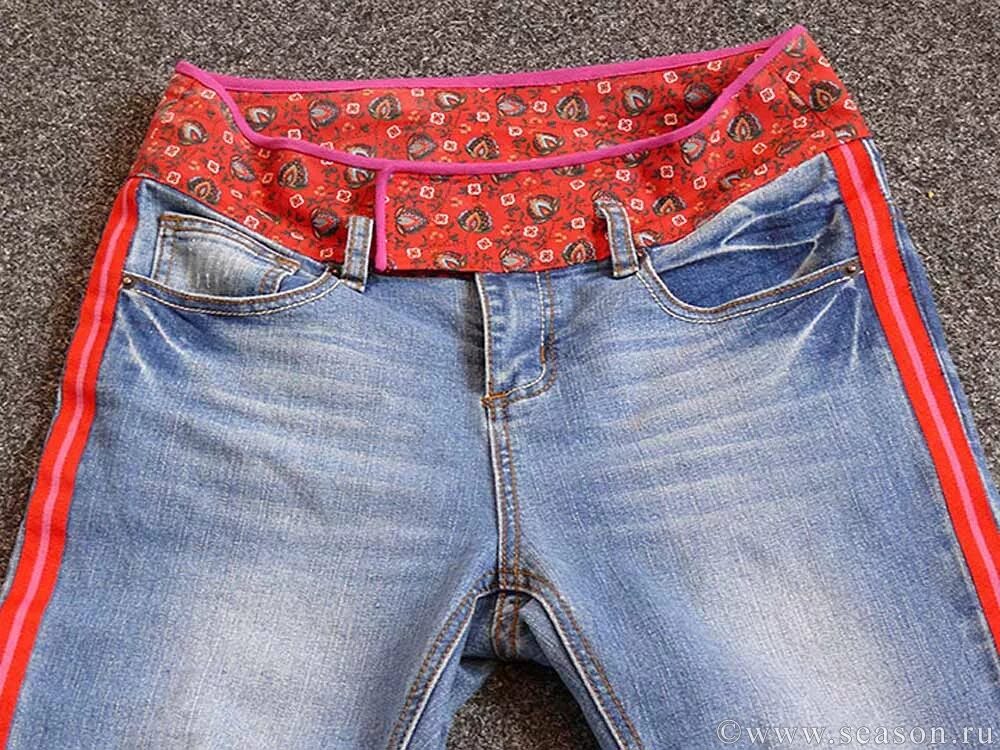 Вставки в джинсы по боковому шву. Расшить джинсы. Джинсы переделка. Переделка брюк. Как расширить штаны