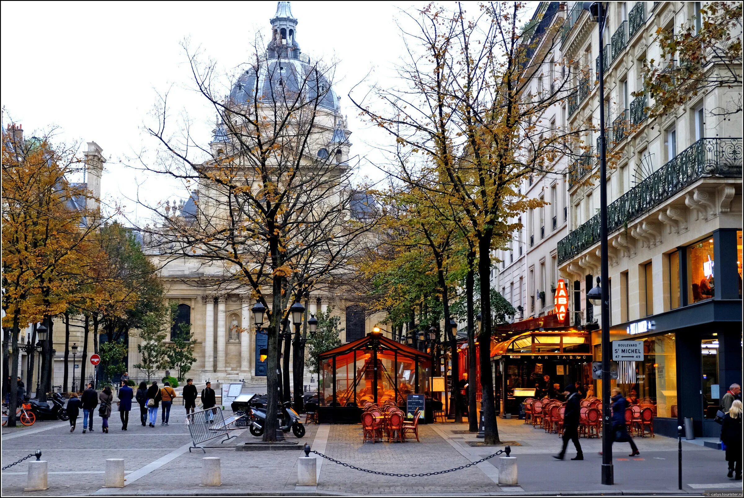 Бульвар итальянцев в париже. Бульвар в париже. Бульвар сен жермен. Улица клиши в париже. Улица сен жермен в париже.