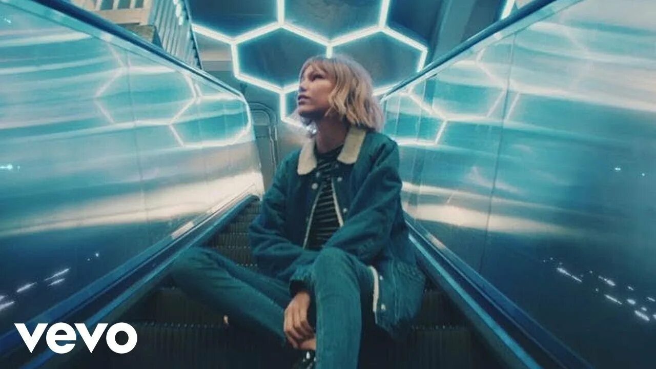 Сити песня слушать. Grace VANDERWAAL City Song. Song Song City. Песня Cities. Thriving City: Song.