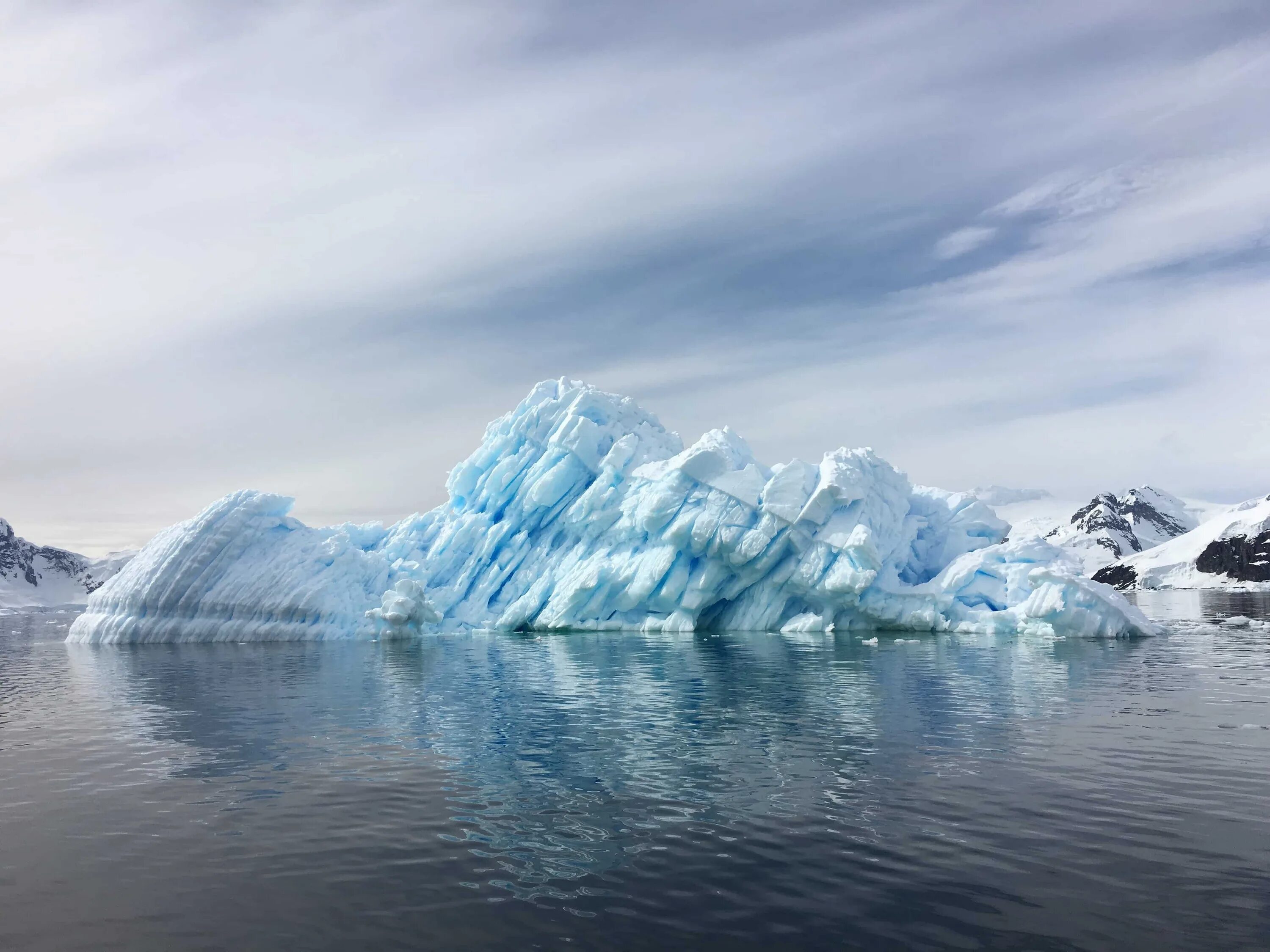 Объясните почему практически все ледники урала. Шельфовые ледники Антарктиды. Арктика Северный Ледовитый океан. Таяние ледников Антарктиды 1979-2020. Таяние ледников в Арктике.