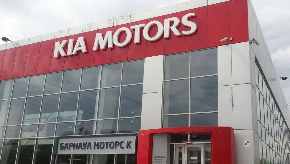 Программа автосалон. Автосалон ягуар ленд ровер. Барнаул моторс отзывы. Альбион моторс барнаул. Jaguar land rover автосалон.