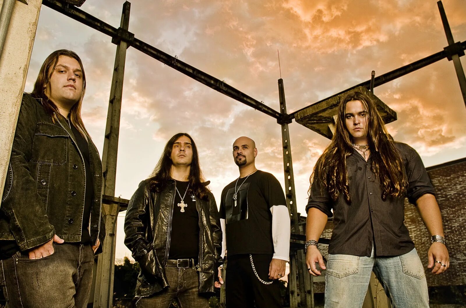 Shaman бразильская группа. песня группы шаман. Harvest исполнитель. песня группы шаман. якутский панк рок.