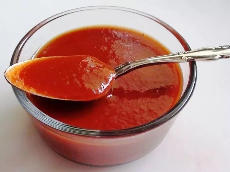 Соус красный основной. Соусi. Томатный соус. Помидорный соус. Лук томатная паста масло