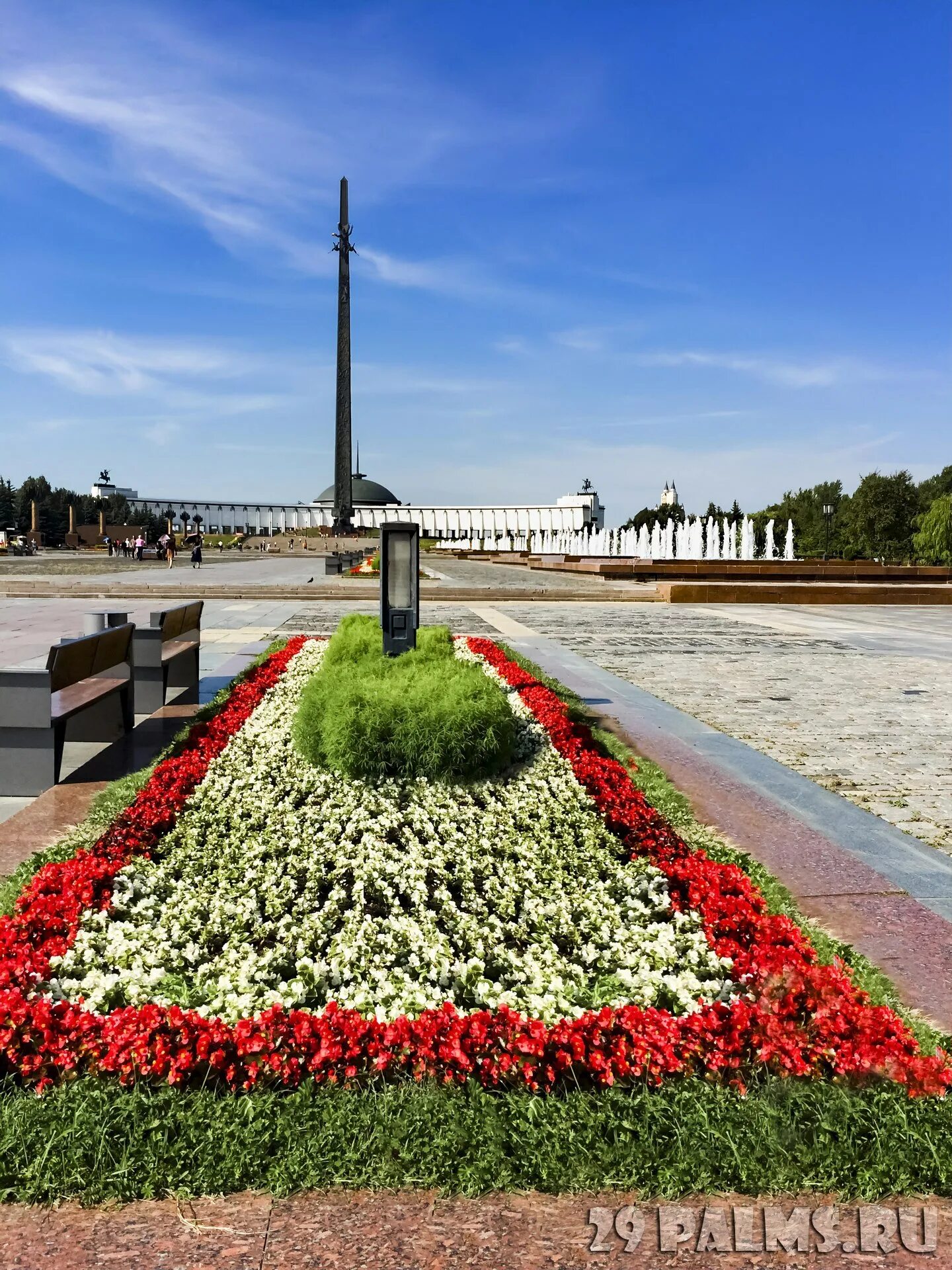 Парк победы на поклонной горе холм. Цветы парк победы. Цветы победы вднх 2003. Фестиваль цветников в кузьминках. Тюльпаны в парке победы белгород.