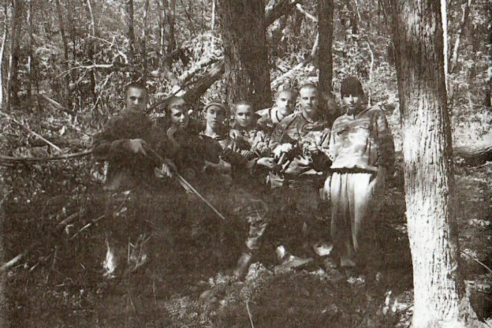 Бамблби фильм айронхайд. Засада на караван в афганистане. Нанкинская резня кинохроника. Битва при литтл-бигхорн. Айронхайд и сайдсвайп.