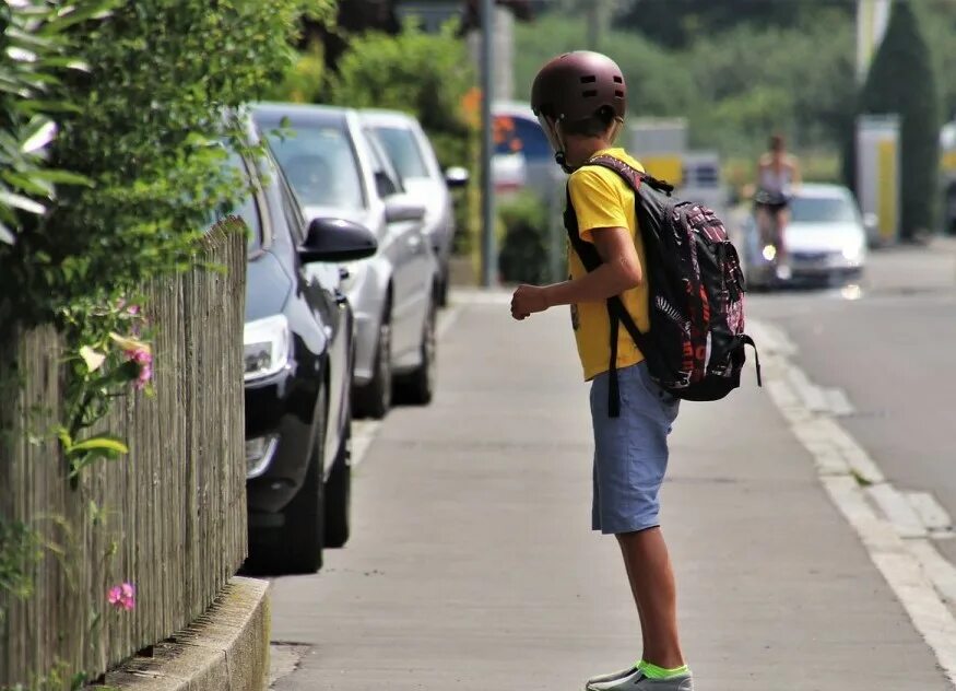 Выезд за границу без разрешения. Несовершеннолетний пересек границу. Границы ребенка. Несовершеннолетний пересек границу. Паспортный контроль.