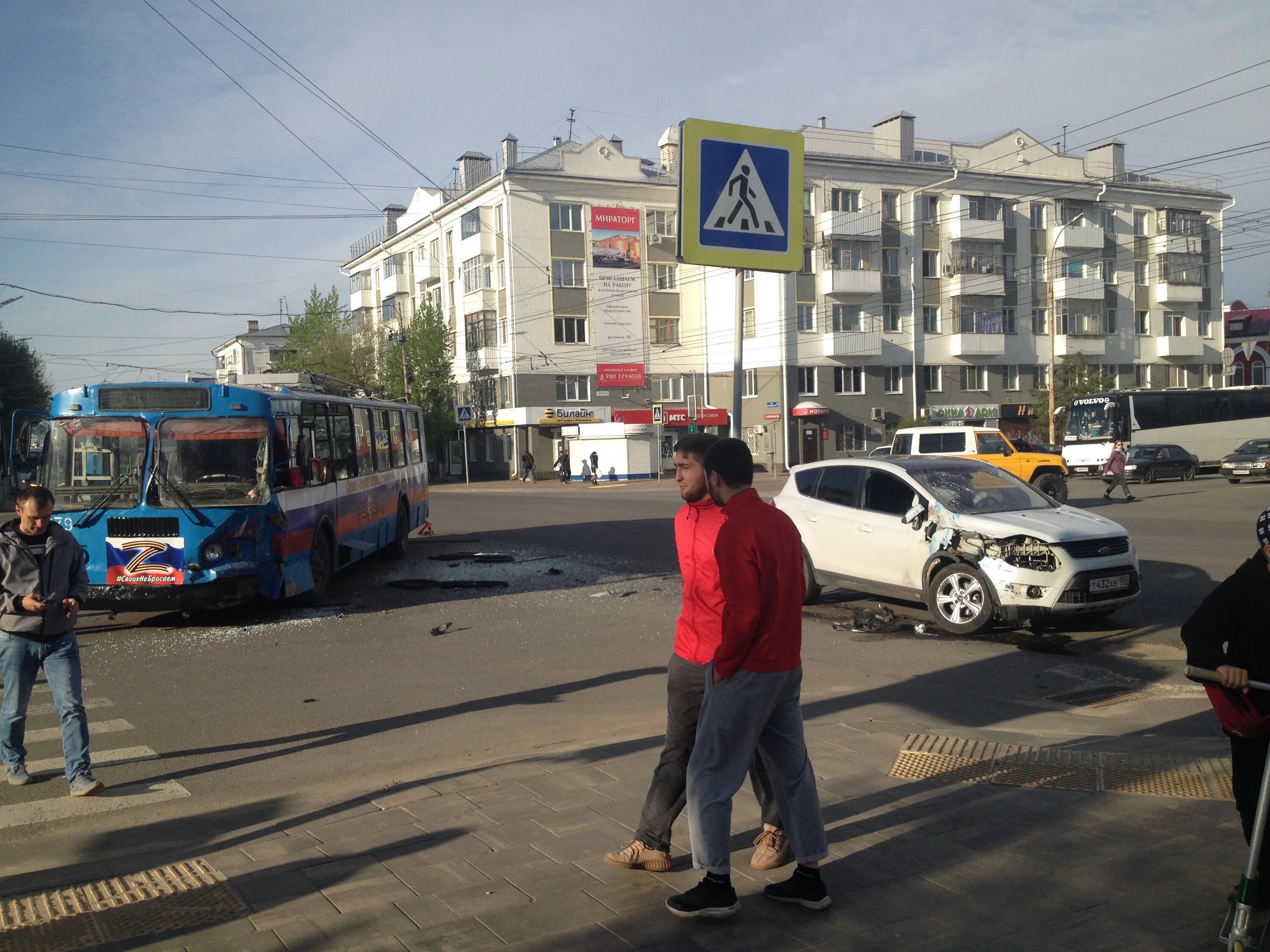 Троллейбус в Орле. Авария с троллейбусом в Орле. Авария в Орле на Комсомольской.