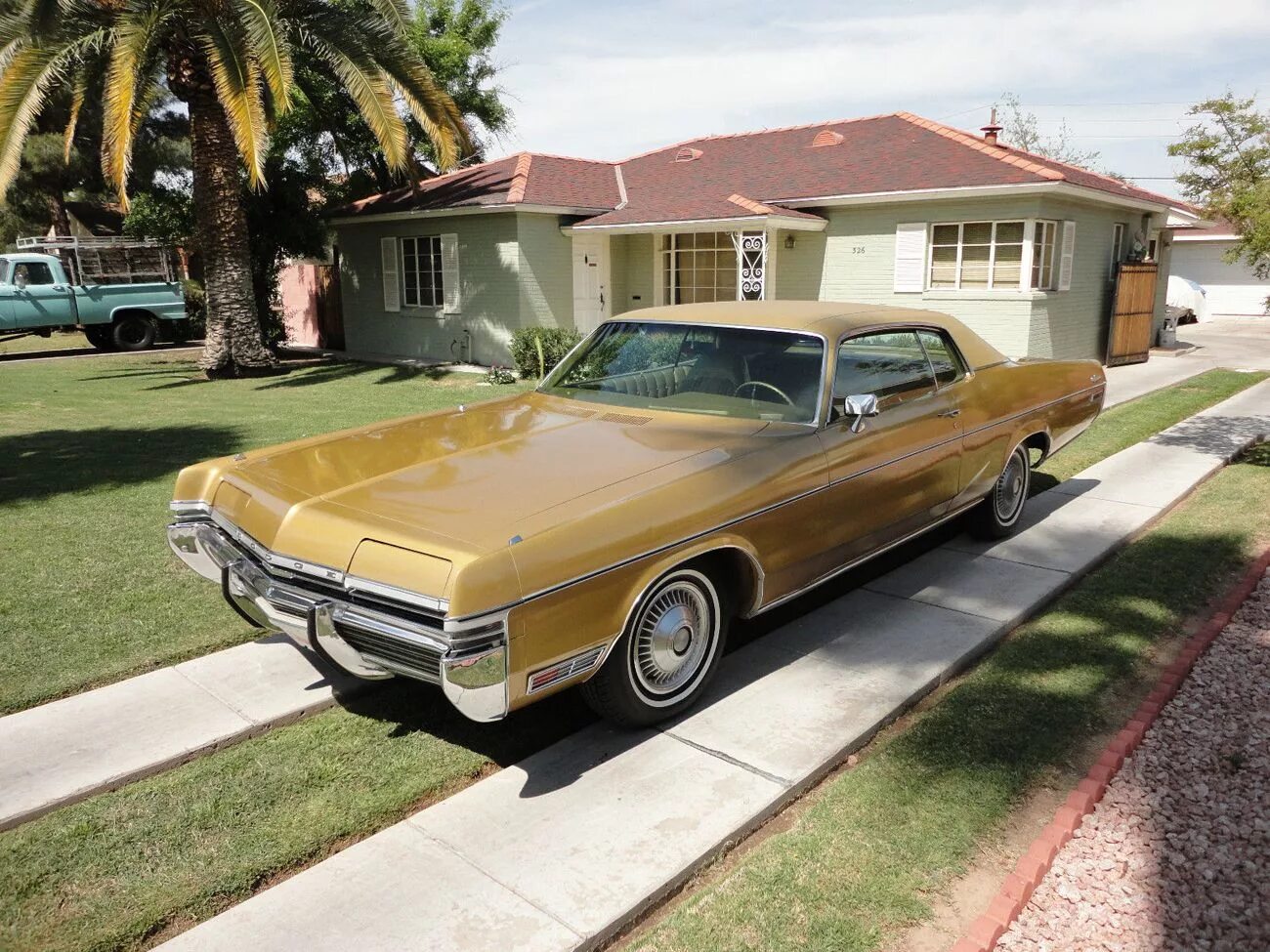 Американские машины 70. Dodge Monaco 1972. Dodge Monaco 1969. Dodge Monaco 1973. Американские машины 60-70 Додж.