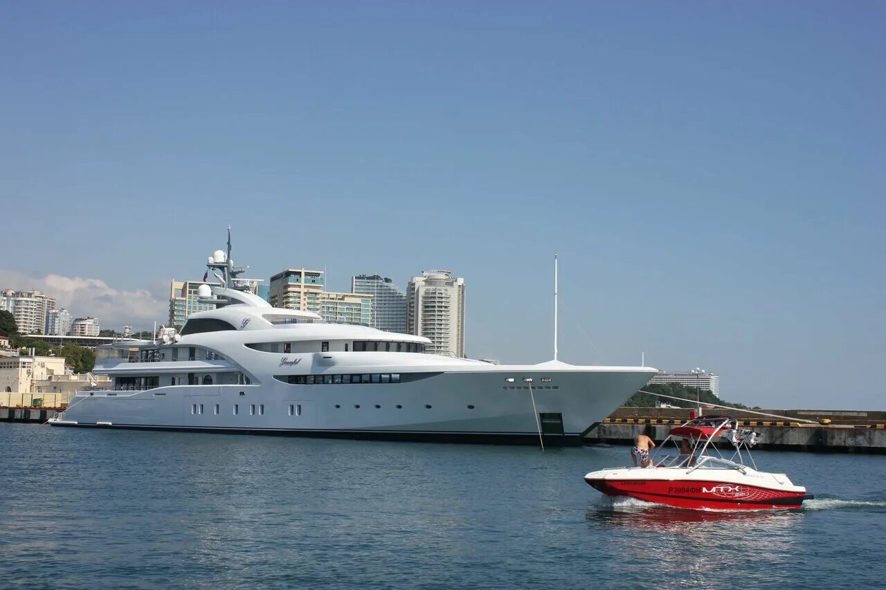 Яхта женева сочи. Анапа яхта атлант. Яхта majesty 44. Яхта жозефина сочи. Парусная калипсо яхта.