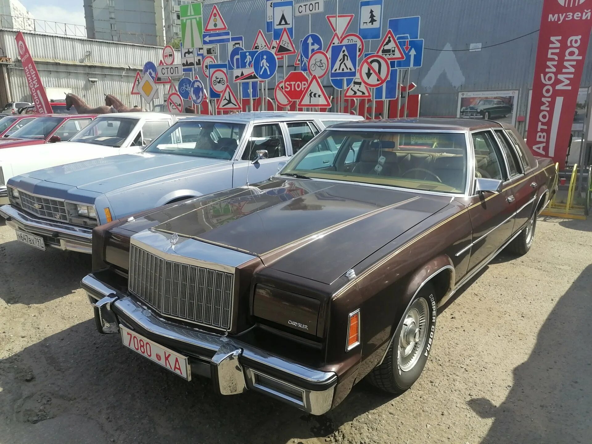Российские автомобили в сша. Американских машин москва. Автоэкзотика 2012. Старые машины 90-х америки. Американские машины.