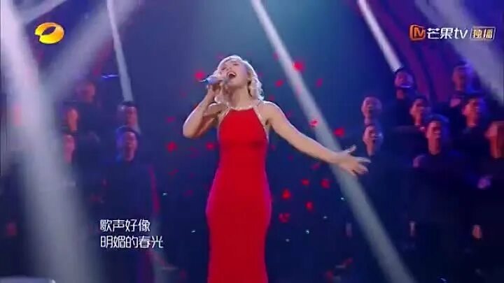 Катюша гагарина слушать. Гагарина в китае катюша. Что спела в конце гагарина катюша. Гагарина в китае выступление. Песня гагариной катюша.